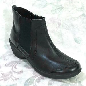 Easy Spirit Brenley Black Leather w/Stretch Panels Zip Booties Explore 24 Sz 9M